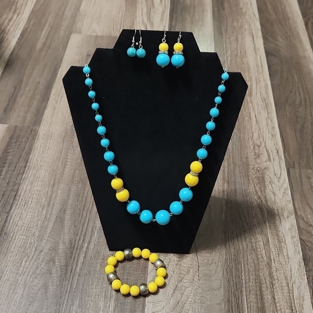 Chunky Yellow and Blue Beaded Statement Necklace with Bracelet and Earrings Y2K
